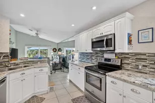 10638 NW 7th St, Pembroke Pines, FL 33026 - Photo 21