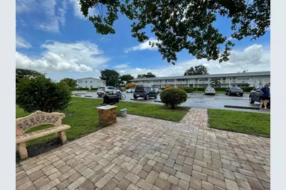 139  Oakridge J, Unit #139, Deerfield Beach, FL 33442 - Photo 3