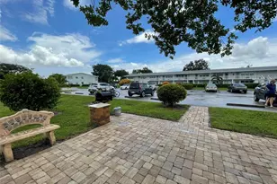 139 Oakridge J, Deerfield Beach, FL 33442 - Photo 3