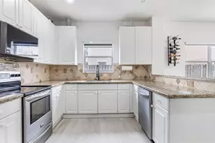 7479 NW 17th Dr, Pembroke Pines, FL 33024 - Photo 17