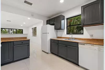 8797 NW 35th St, Coral Springs, FL 33065 - Photo 13