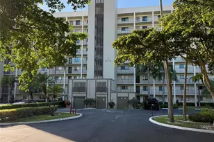 2112 S Cypress Bend Dr, Pompano Beach, FL 33069 - Photo 3