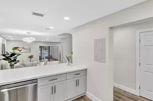 1381 NW 99th Ave, Pembroke Pines, FL 33024 - Photo 15