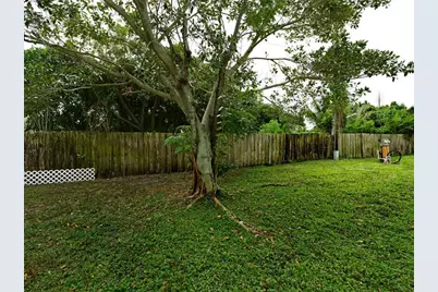 3389  Lake Overlook Pl, Lake Worth, FL 33462 - Photo 5