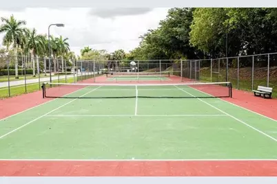 11000  Middle Golf Ct, Tamarac, FL 33321 - Photo 23