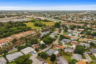 5702 NW 47th Ln, Tamarac, FL 33319 - Photo 9