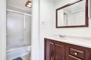 9440 Poinciana Pl, Davie, FL 33324 - Photo 11