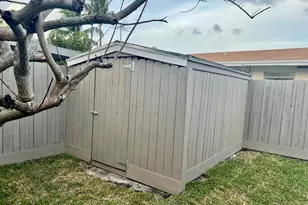 801 NE 36th St, Oakland Park, FL 33334 - Photo 11