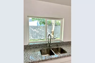 801 NE 36th St, Oakland Park, FL 33334 - Photo 15