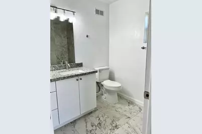 801 NE 36th St, Oakland Park, FL 33334 - Photo 19