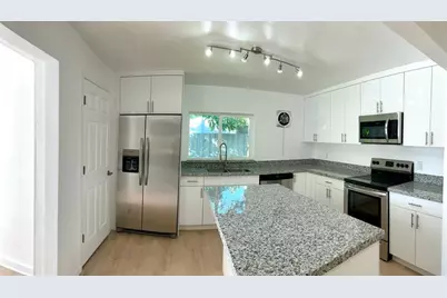 801 NE 36th St, Oakland Park, FL 33334 - Photo 9