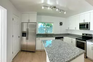 801 NE 36th St, Oakland Park, FL 33334 - Photo 9