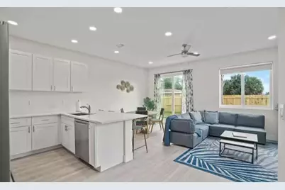 1547 W 26th Ct, Riviera Beach, FL 33404 - Photo 5