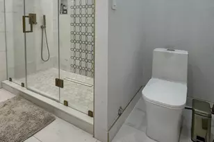 1041 NE 208th St, Miami, FL 33179 - Photo 17