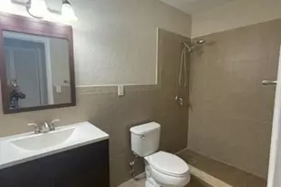 7871 NW 181st St, Hialeah, FL 33015 - Photo 5