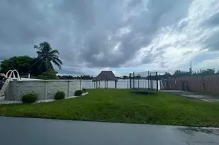 7871 NW 181st St, Hialeah, FL 33015 - Photo 19