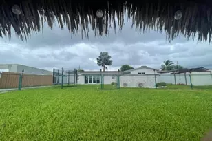 7871 NW 181st St, Hialeah, FL 33015 - Photo 25