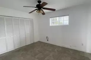 7871 NW 181st St, Hialeah, FL 33015 - Photo 7