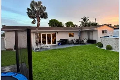 7871 NW 181st St, Hialeah, FL 33015 - Photo 3