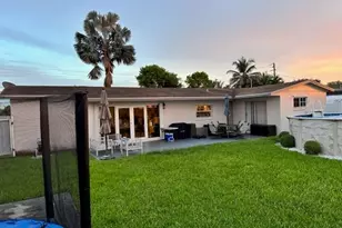 7871 NW 181st St, Hialeah, FL 33015 - Photo 3