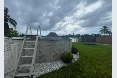 7871 NW 181st St, Hialeah, FL 33015 - Photo 17