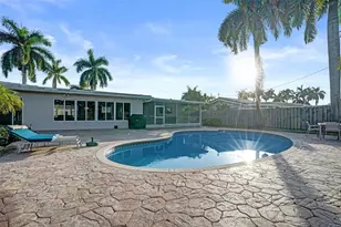 1011 SE 10th Ct, Deerfield Beach, FL 33441 - Photo 3
