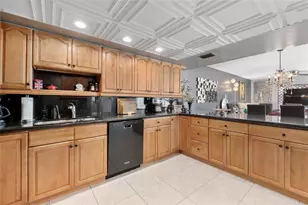 565 NW 98th Ave, Plantation, FL 33324 - Photo 11