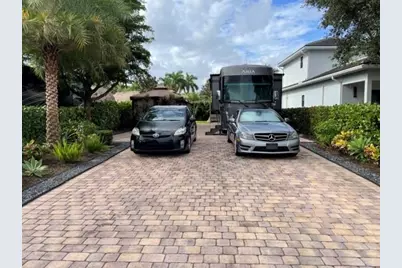 483 S Cortez Drive Cir S, Margate, FL 33068 - Photo 1