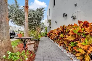 542 SW 91st Ct, Miami, FL 33174 - Photo 3