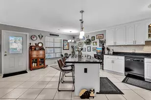 9050 Jacaranda Ln, Plantation, FL 33324 - Photo 7