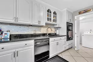 9050 Jacaranda Ln, Plantation, FL 33324 - Photo 11