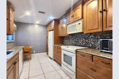 1572 SW 23rd Ter, Deerfield Beach, FL 33442 - Photo 5