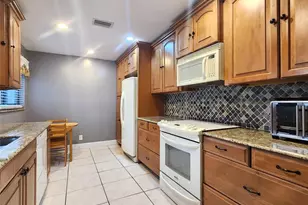 1572 SW 23rd Terrace, Deerfield Beach, FL 33442 - Photo 5
