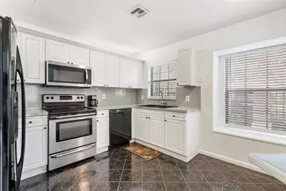 579  Prestwick Cir, Unit #2, Palm Beach Gardens, FL 33418 - Photo 9