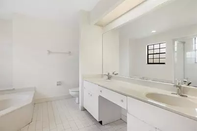 579  Prestwick Cir, Unit #2, Palm Beach Gardens, FL 33418 - Photo 17