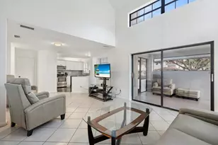 579 Prestwick Cir, Palm Beach Gardens, FL 33418 - Photo 5