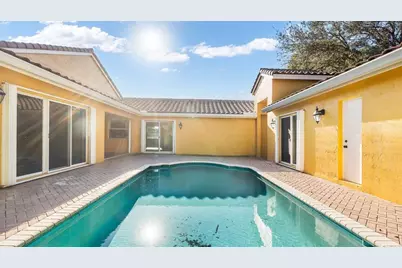 19820 SW 7th Pl, Pembroke Pines, FL 33029 - Photo 13