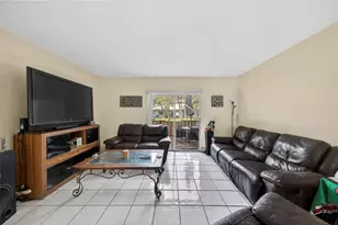 127 SW 3rd St, Pompano Beach, FL 33060 - Photo 9