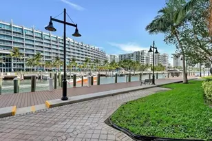 3001 NE 185th St, Miami, FL 33180 - Photo 15