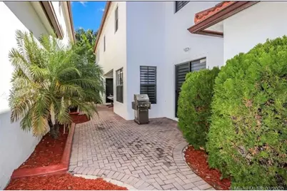 8362 NW 39th Ct, Pembroke Pines, FL 33024 - Photo 23