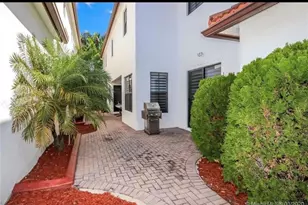 8362 NW 39th Ct, Pembroke Pines, FL 33024 - Photo 23