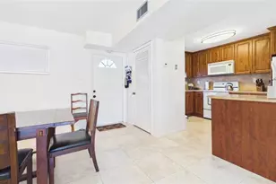 381 S Hollybrook Dr, Pembroke Pines, FL 33025 - Photo 11