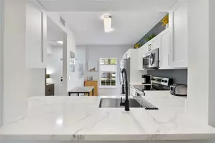 9816 NW 56th Pl, Coral Springs, FL 33076 - Photo 5