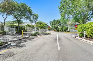 9816 NW 56th Pl, Coral Springs, FL 33076 - Photo 23