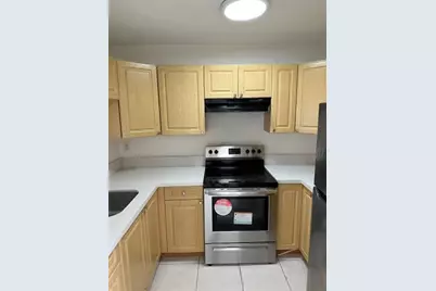 1095 W 77th St, Unit #301, Hialeah, FL 33014 - Photo 3