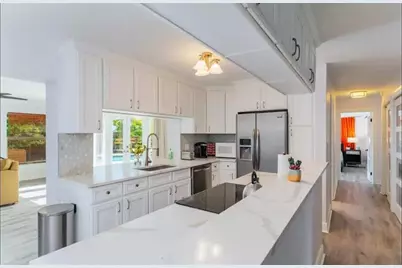 2521 NE 51st St, Lighthouse Point, FL 33064 - Photo 1