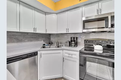 3975  Village Dr, Unit #B, Delray Beach, FL 33445 - Photo 11