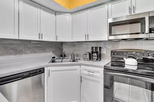 3975 Village Dr, Delray Beach, FL 33445 - Photo 11