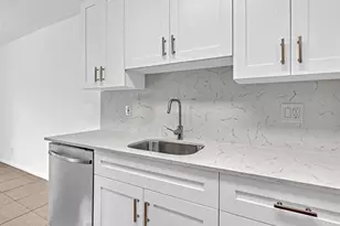 8911 NW 28th Dr, Coral Springs, FL 33065 - Photo 23