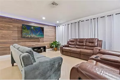 19340 NE 19 Av, North Miami Beach, FL 33179 - Photo 13